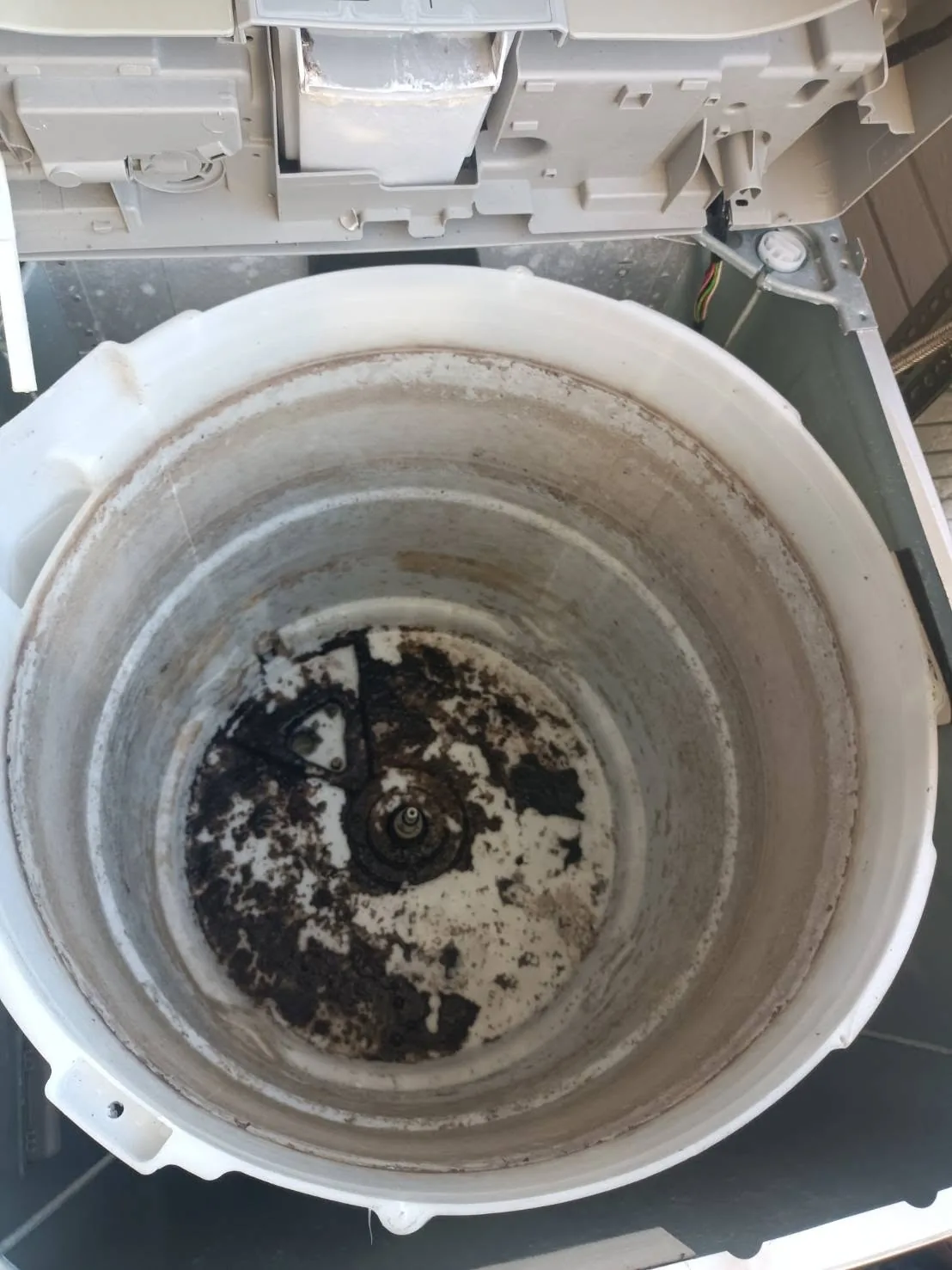 外觀看不出來,拆開後才知道累積多少 清洗前