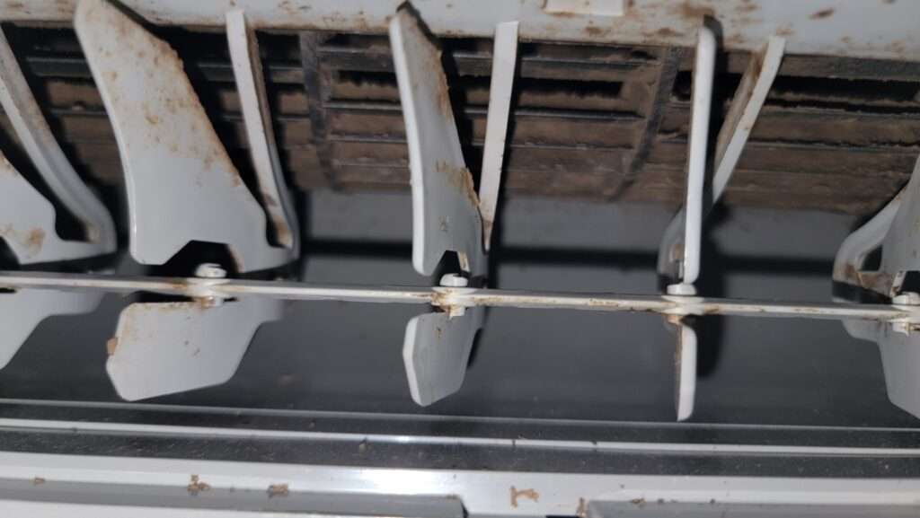 冬山冷氣 清洗 冬山 冷氣 清潔 洗冷氣其實不用花大錢！冷氣師傅教簡單4步驟DIY清潔方法，不再飄出臭酸霉味