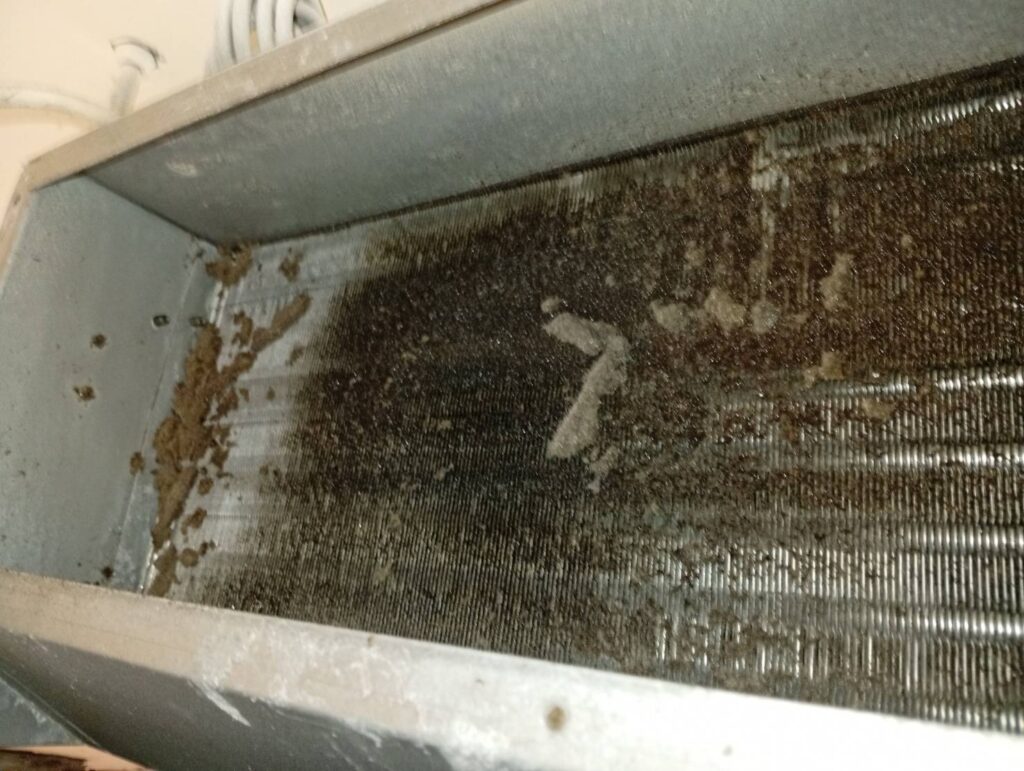 宜蘭吊隱式冷氣清洗全攻略  宜蘭專業拆洗吊隱式冷氣  你看不到，但我們幫你洗得1清2楚