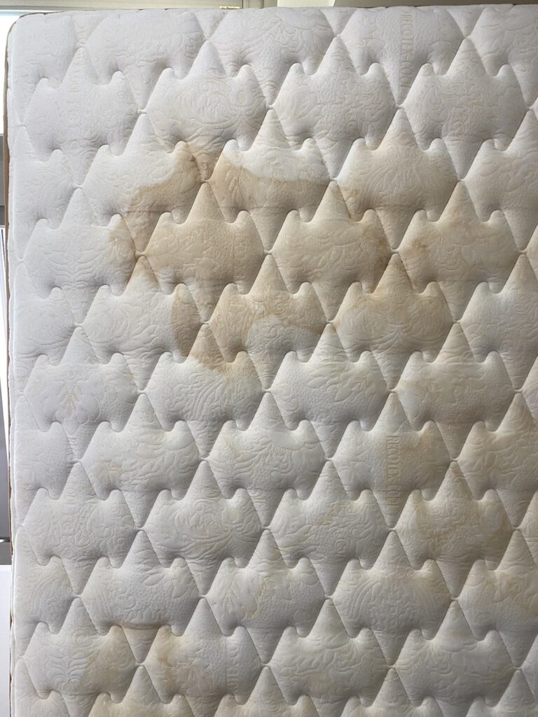 內湖超人到府清洗床墊  中山區床墊強力除螨   4 個方法教你清洗汗漬、血跡，還能除臭殺菌