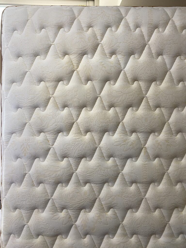 內湖超人到府清洗床墊  中山區床墊強力除螨   4 個方法教你清洗汗漬、血跡，還能除臭殺菌