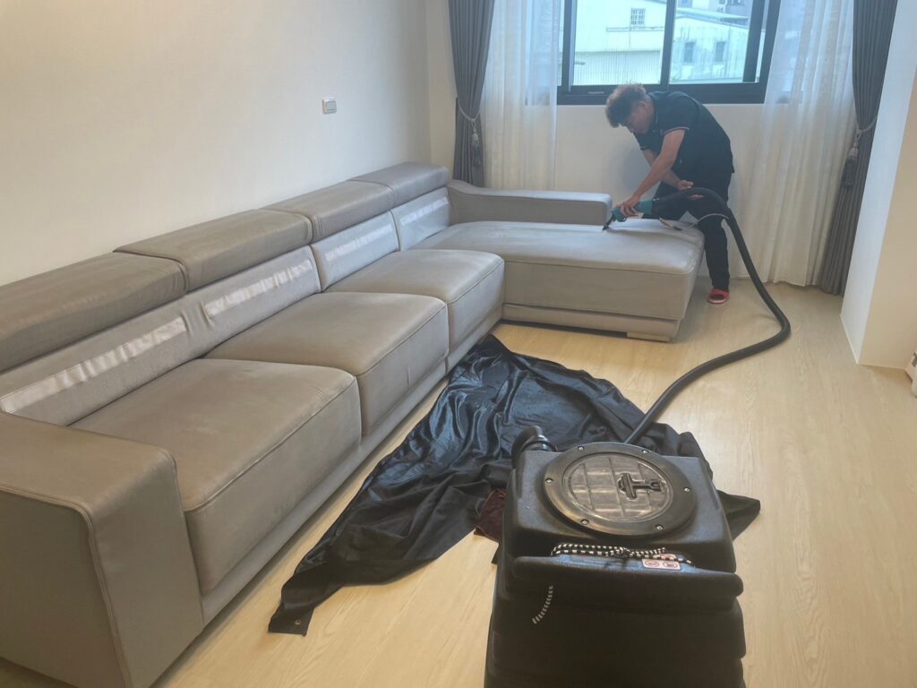 泰山沙發髒了專業深洗還你原色     三重沙發重生術 乾淨看得見   洗完像新的1樣！